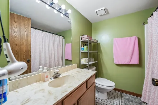 $180,000 | 4500 West 93rd Street, Unit 1D, Oak Lawn, IL 60453