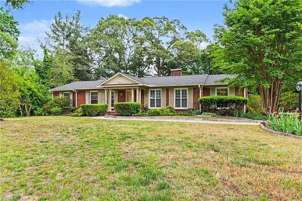 $450,000 | 305 Ridgecrest Drive, Lexington, NC 27292