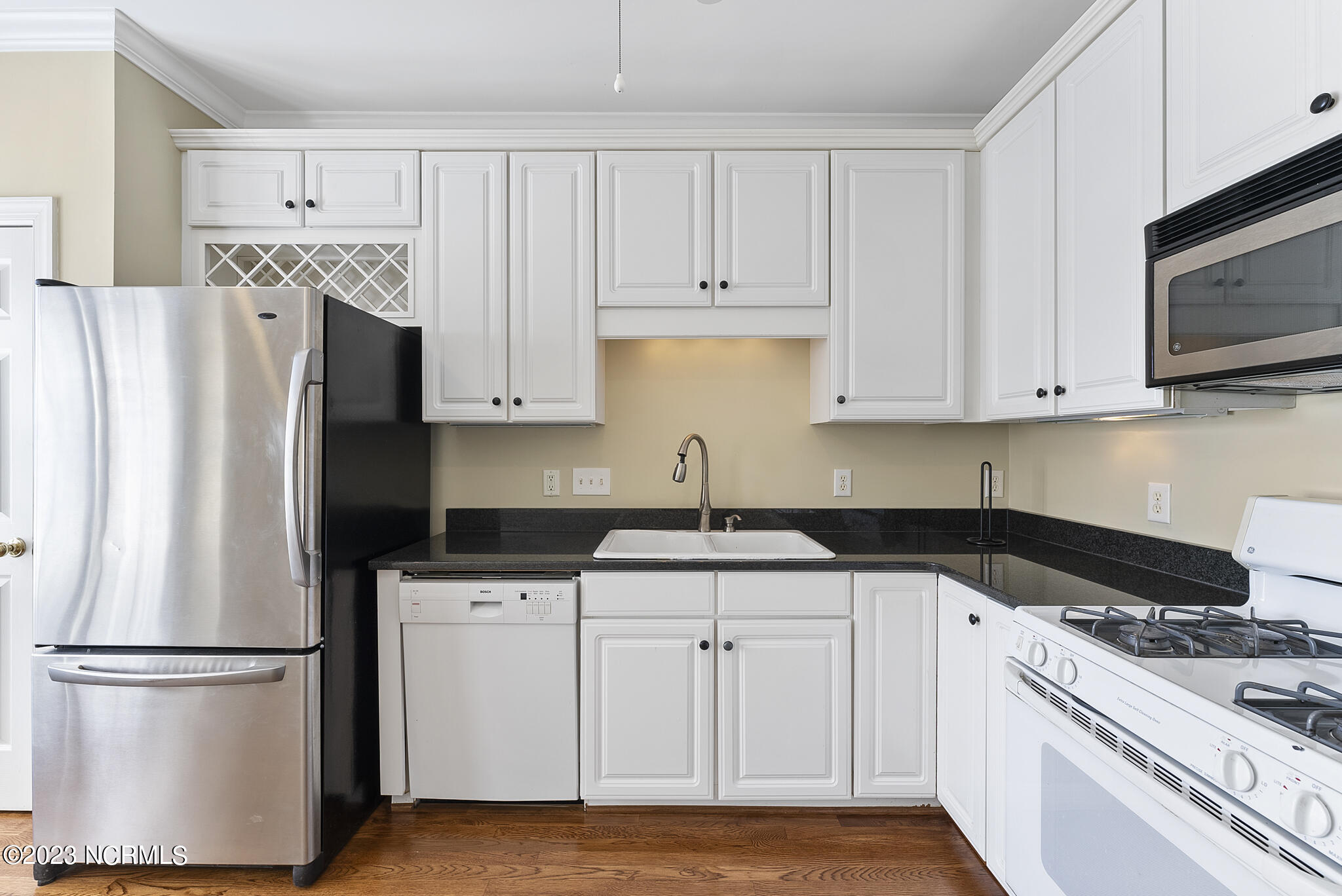 1346 Cameron View Court Raleigh, NC 27607 - Photo 11 of 36 DSC09564