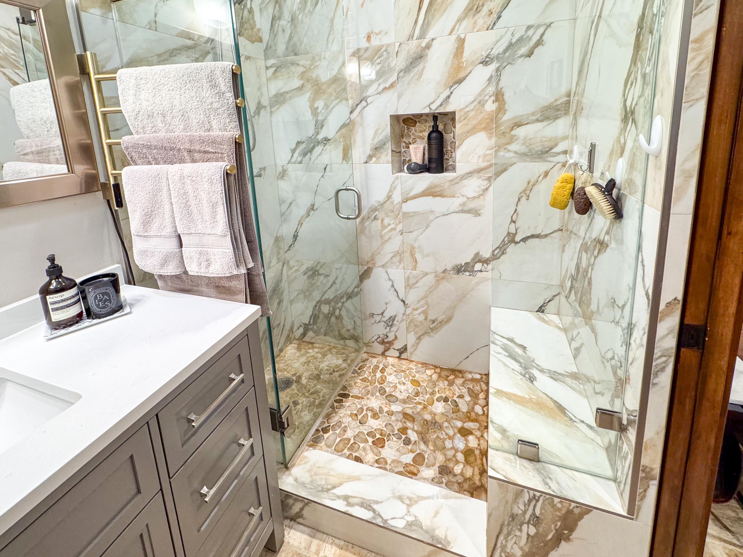 80394 Ave 48, Unit 156 Indio, CA 92201 - Photo 34 of 42 a bathroom with a sink and a mirror
