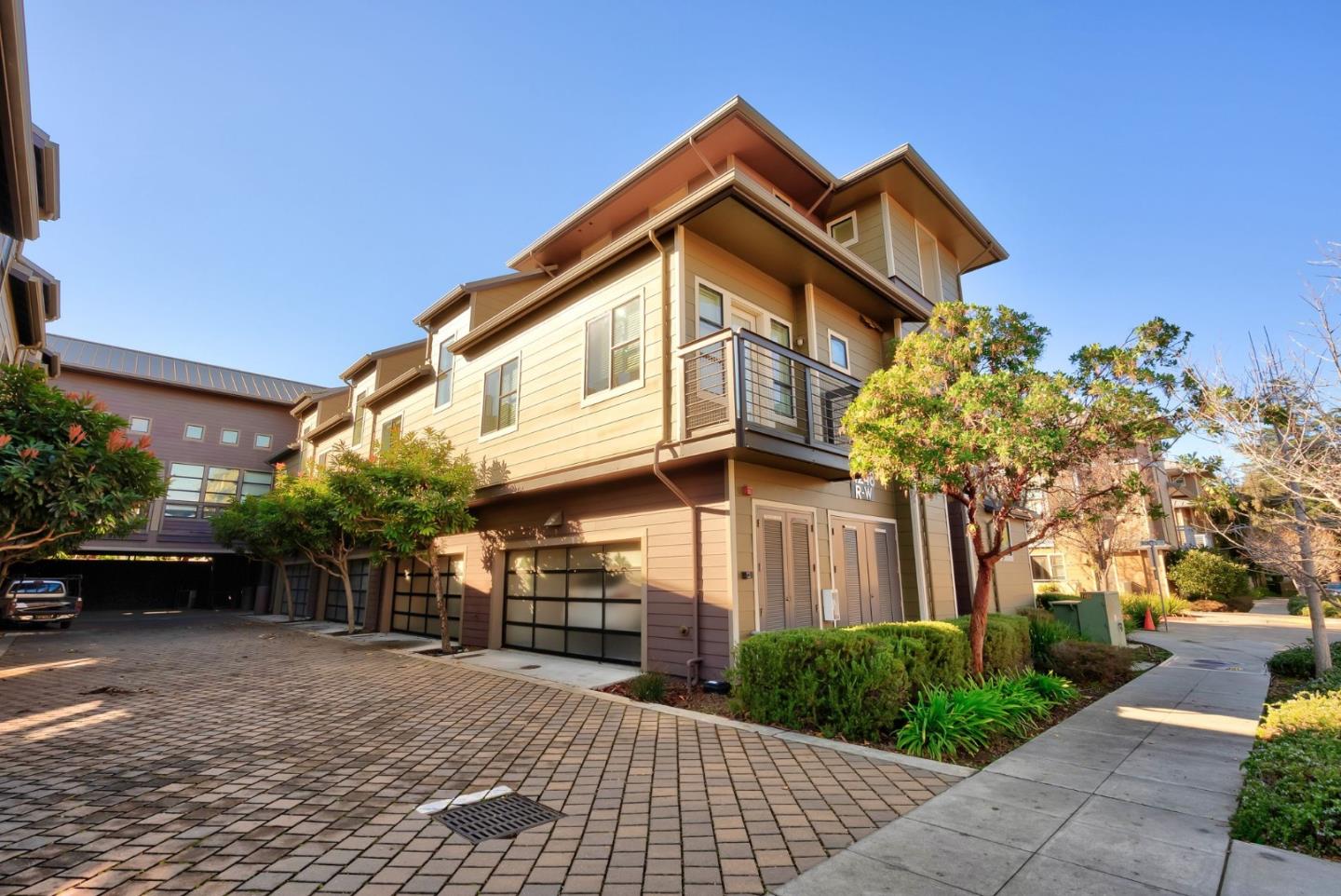 4248 Rickeys Way, Unit S Palo Alto, CA 94306 - Photo 5 of 42 a front view of a house with a yard