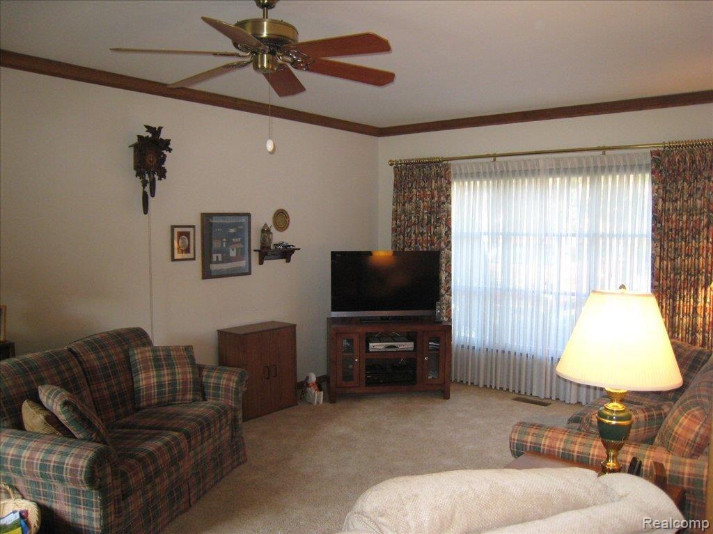 8335 Church Road Grosse Ile, MI 48138 - Photo 10 of 21 Family room