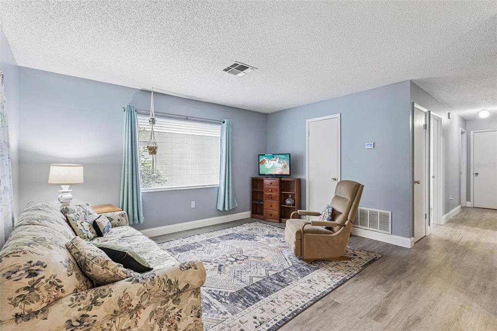 690 East Jackson Avenue Mount Dora, FL 32757 - Photo 6 of 25