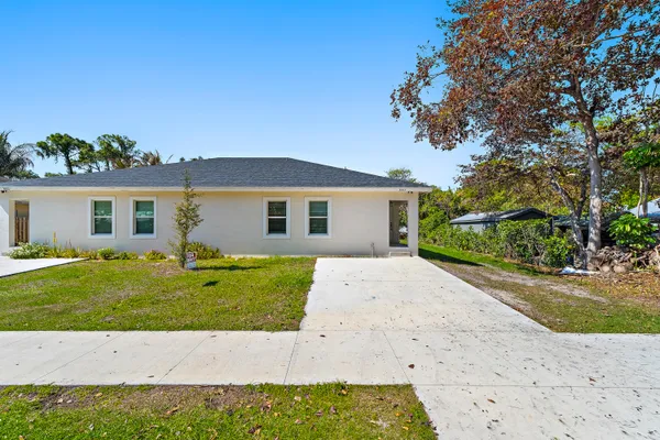 $2,500 | 3003 Southeast Fairmont Street, Stuart, FL 34997