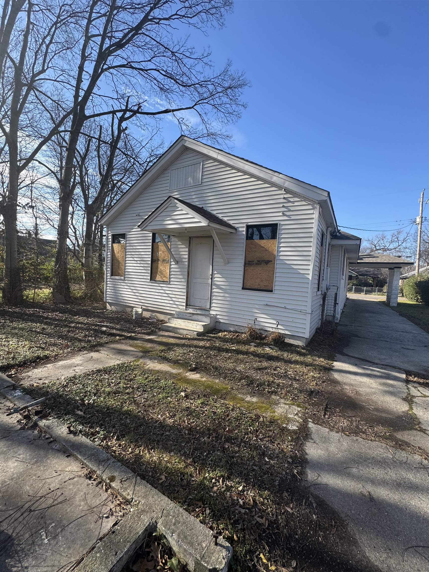 1134 Decatur Street Memphis, TN 38107 - Photo 8 of 12 a house with a outdoor space