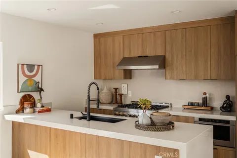 $1,675,000 | 3950 Franklin Avenue, Los Angeles, CA 90027