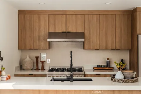 $1,675,000 | 3950 Franklin Avenue, Los Angeles, CA 90027