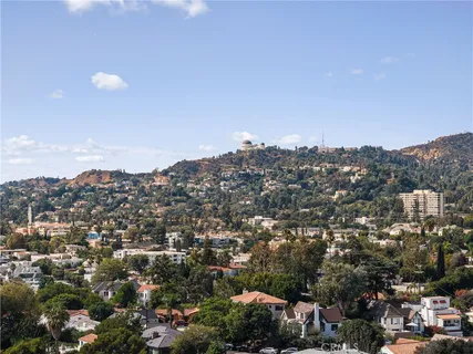 $1,675,000 | 3950 Franklin Avenue, Los Angeles, CA 90027