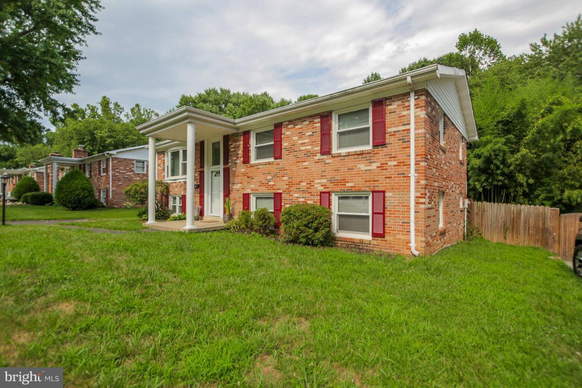 13809 Gilbert Road Woodbridge, VA 22193 - Photo 2 of 30 Exterior (Front)
