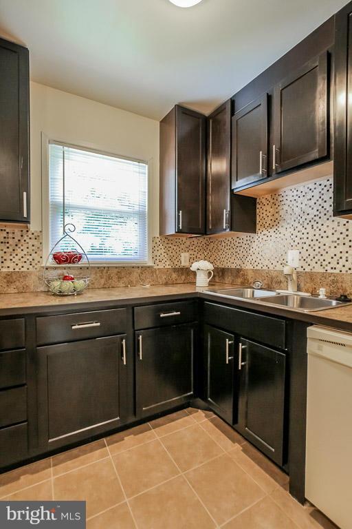 13809 Gilbert Road Woodbridge, VA 22193 - Photo 11 of 30 Kitchen