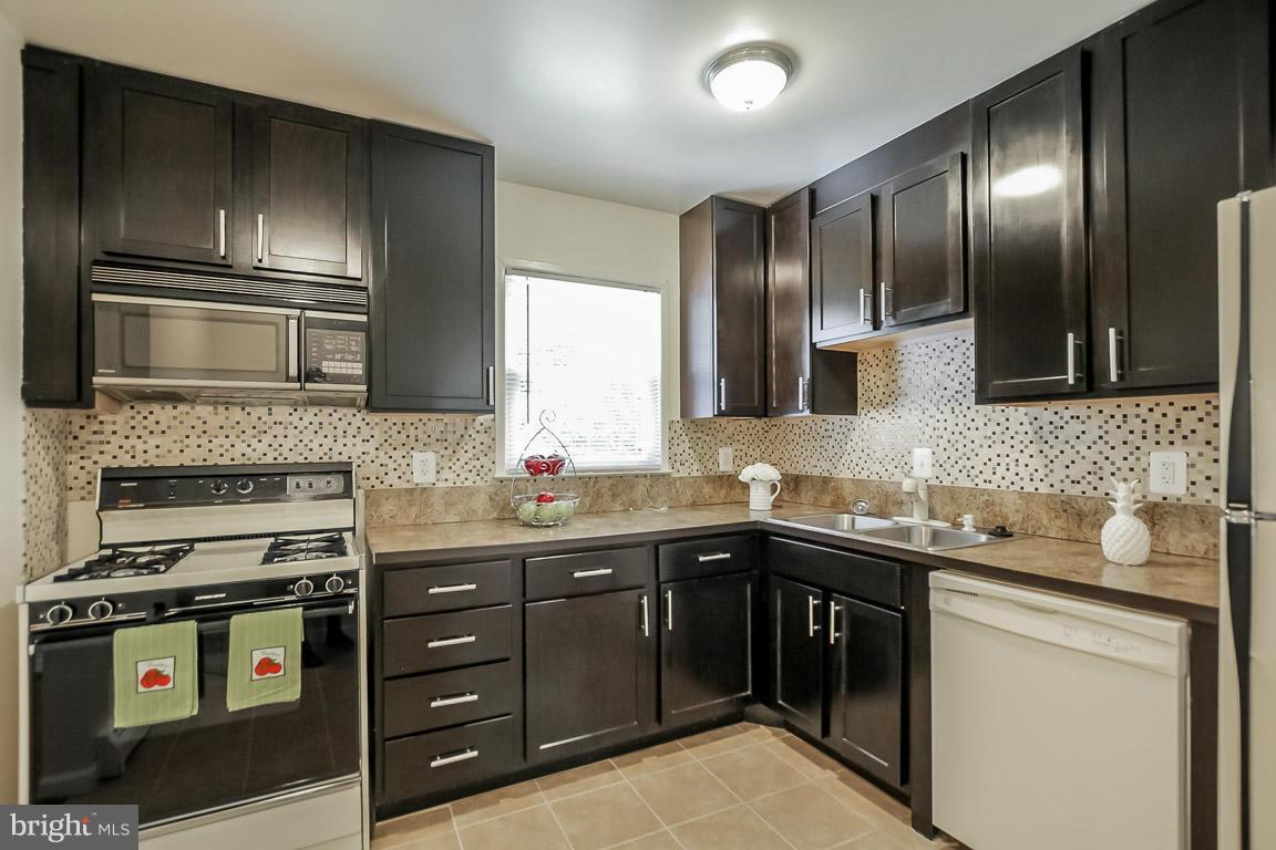 13809 Gilbert Road Woodbridge, VA 22193 - Photo 12 of 30 Kitchen