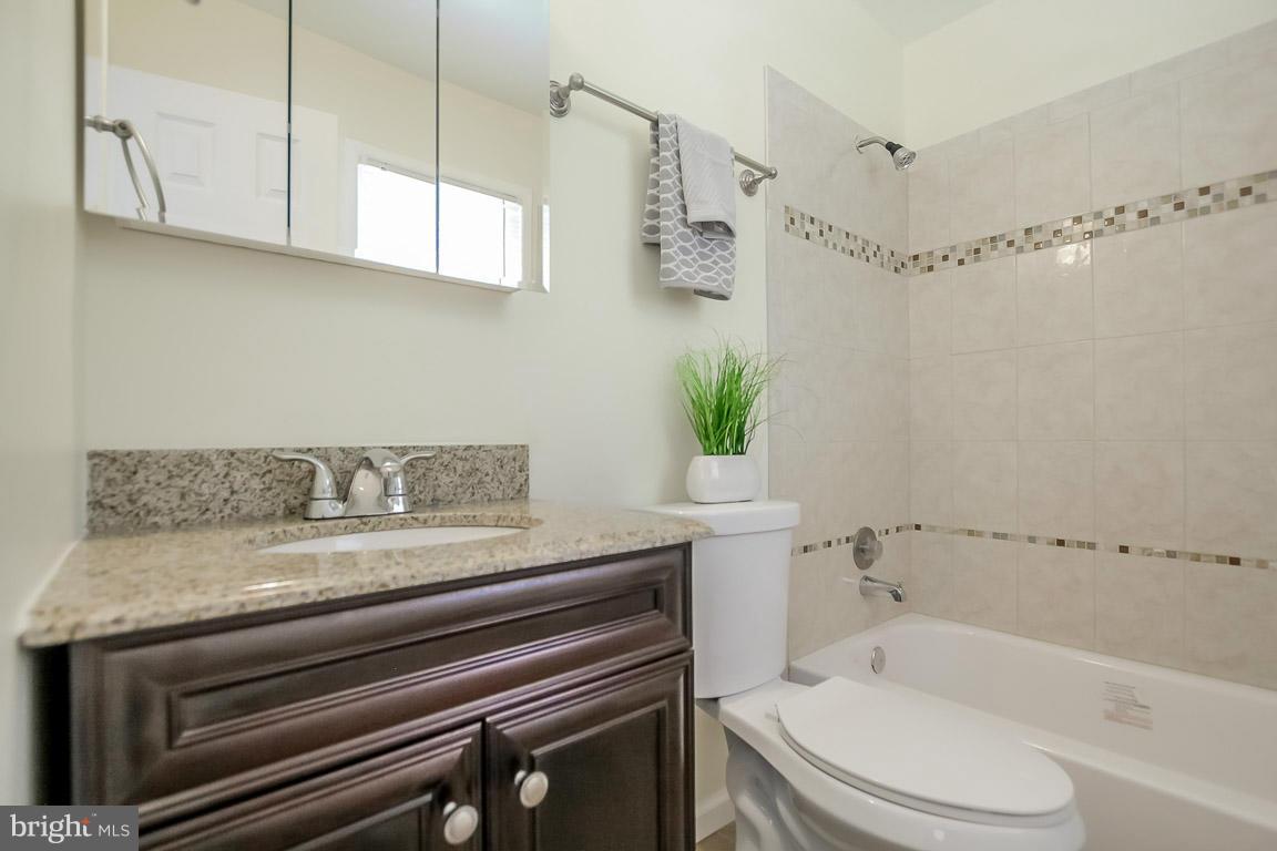 13809 Gilbert Road Woodbridge, VA 22193 - Photo 21 of 30 Bath (Master)