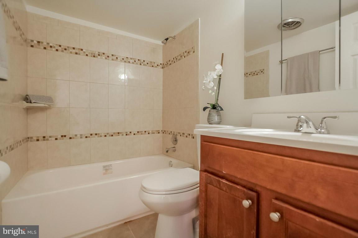 13809 Gilbert Road Woodbridge, VA 22193 - Photo 26 of 30 Bath
