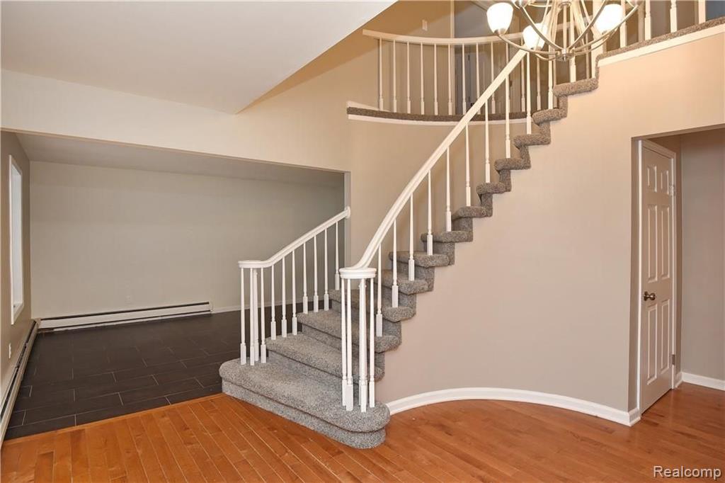 271 Stonetree Circle Rochester Hills, MI 48309 - Photo 2 of 38