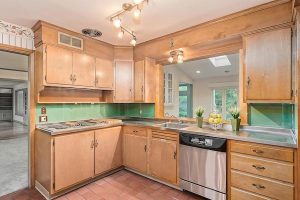 2448 Edington Road Columbus, OH 43221 - Photo 13 of 37