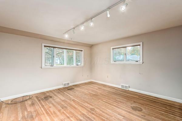 2448 Edington Road Columbus, OH 43221 - Photo 28 of 37