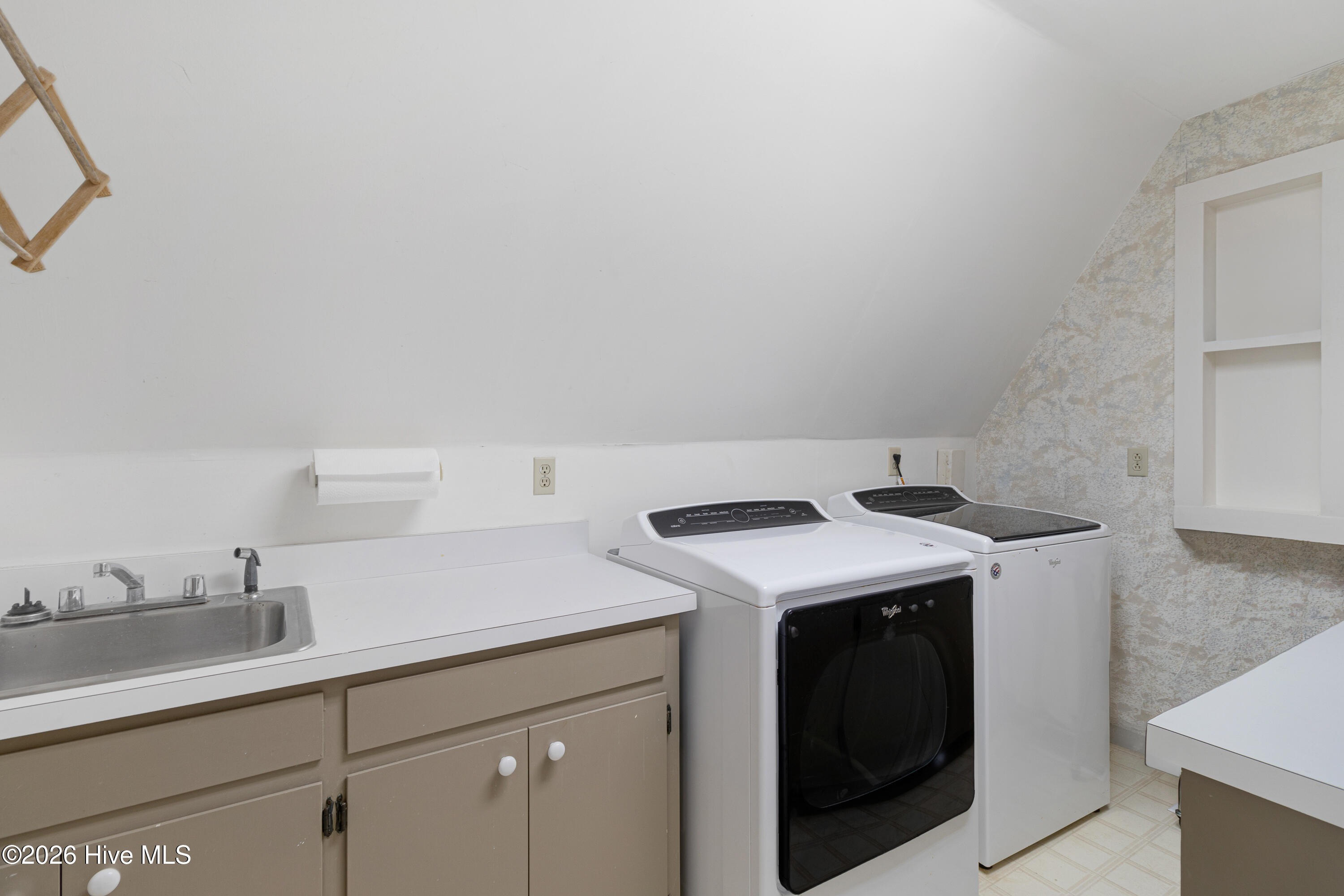 4100 North Rivershore Drive New Bern, NC 28560 - Photo 34 of 87 First Floor Laundry Room