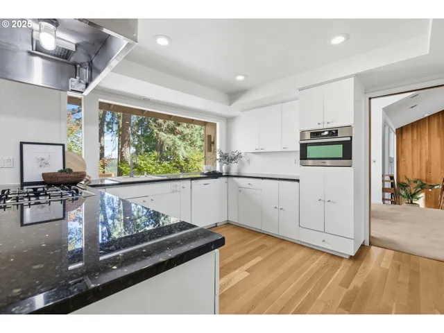 $885,000 | 3905 Spring Boulevard, Eugene, OR 97405