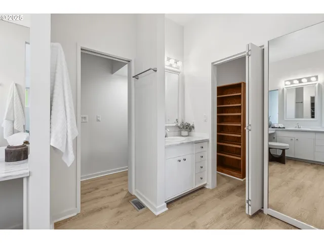 $885,000 | 3905 Spring Boulevard, Eugene, OR 97405