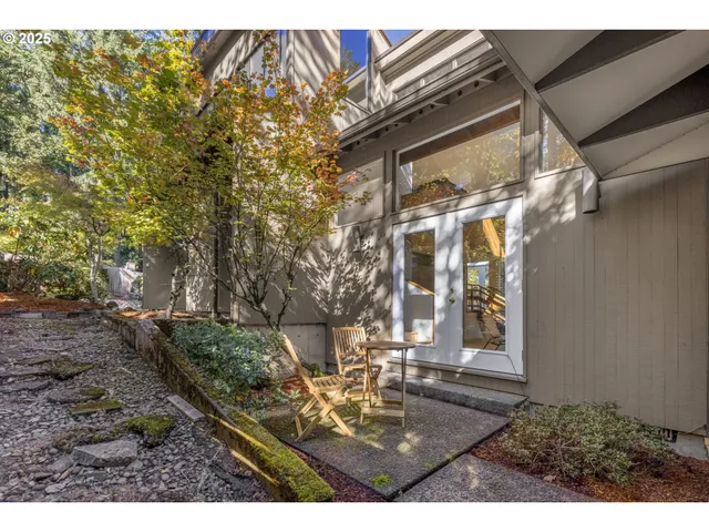 $885,000 | 3905 Spring Boulevard, Eugene, OR 97405