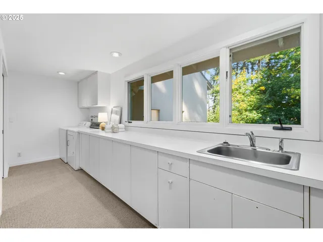 $885,000 | 3905 Spring Boulevard, Eugene, OR 97405