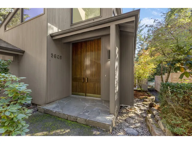 $885,000 | 3905 Spring Boulevard, Eugene, OR 97405