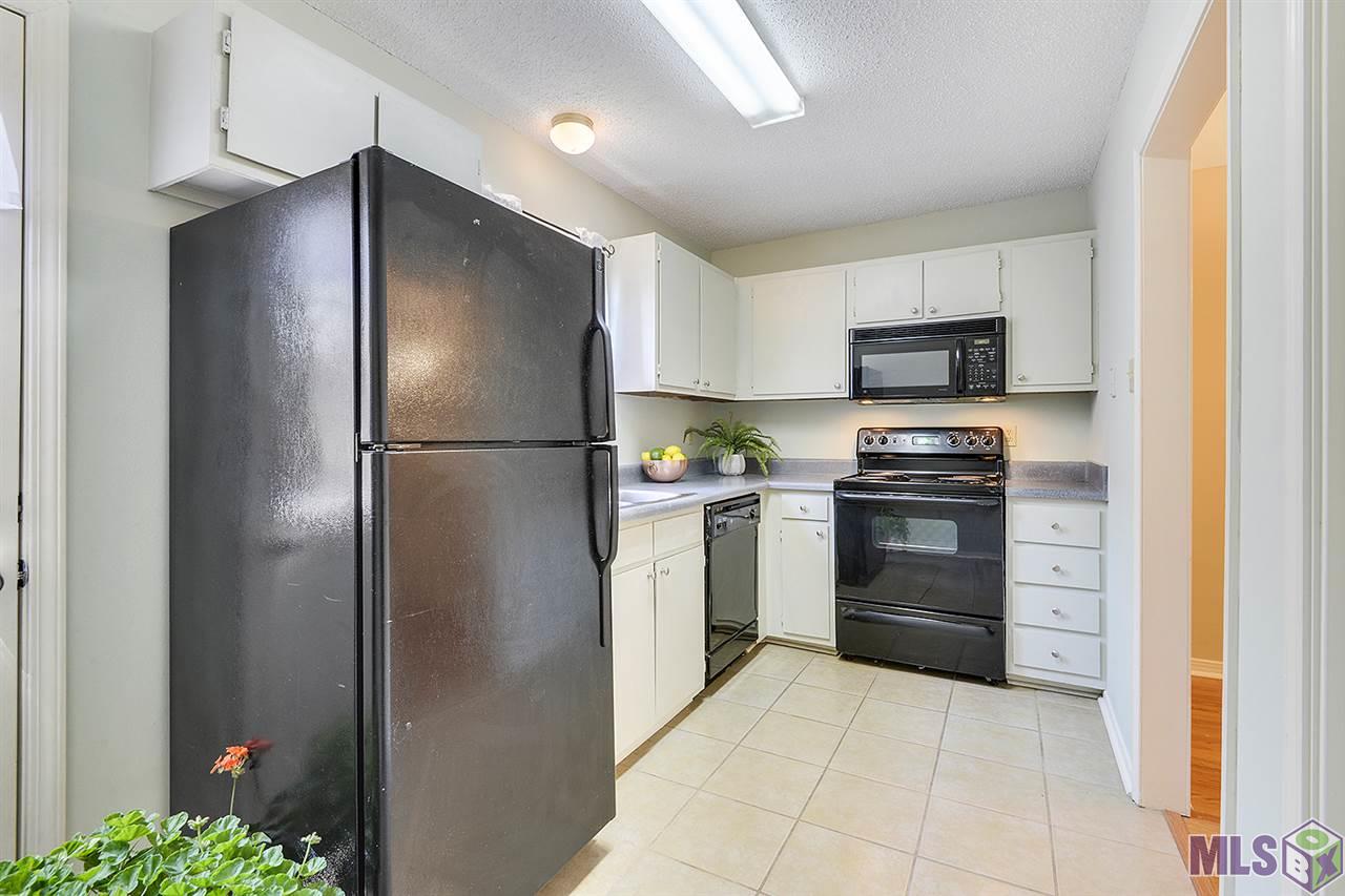 1730 Brightside Drive, Unit B Baton Rouge, LA 70820 - Photo 5 of 12 Nicely Sized Kitchen