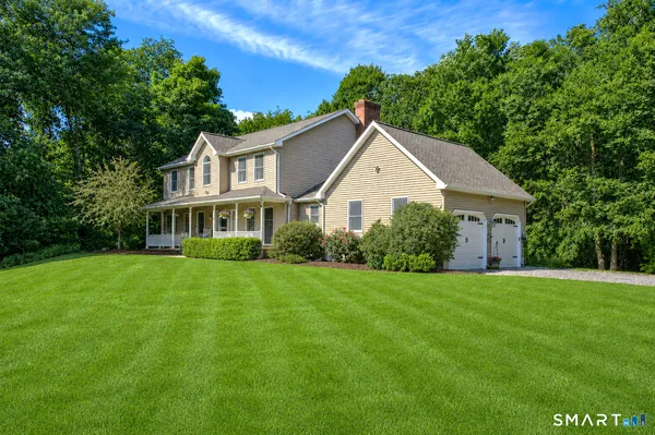 $819,900 | 8 Bristle Lane, Newtown, CT 06482