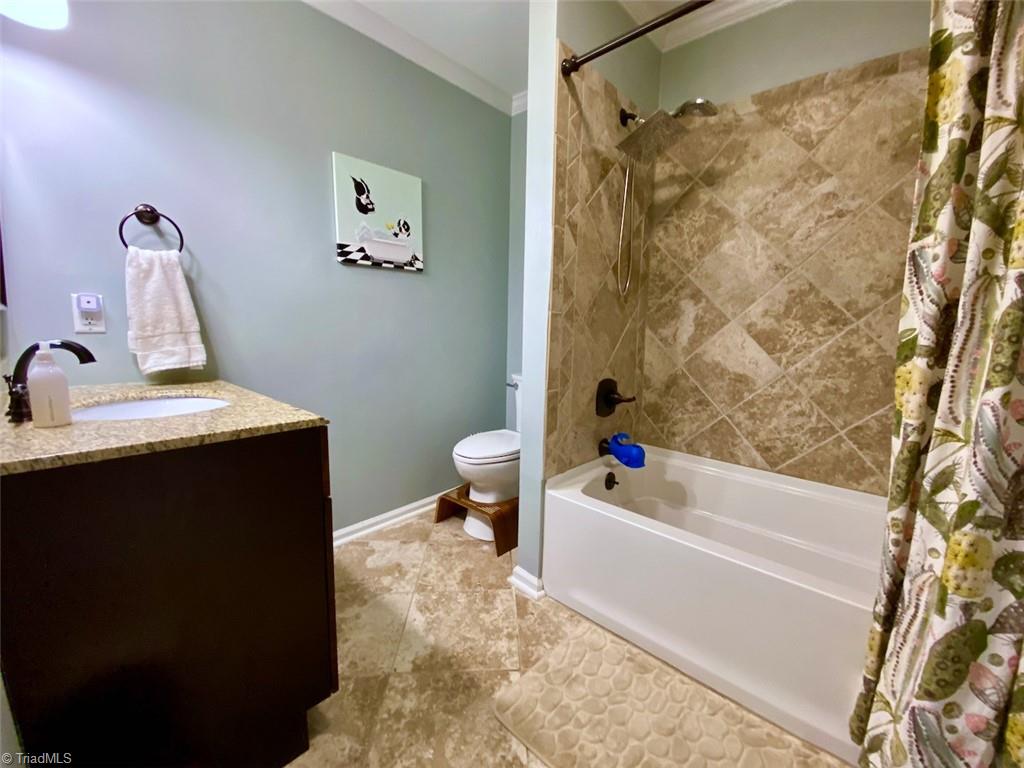 8045 Lasater Road Clemmons, NC 27012 - Photo 17 of 27 Bath 2 on Main Level