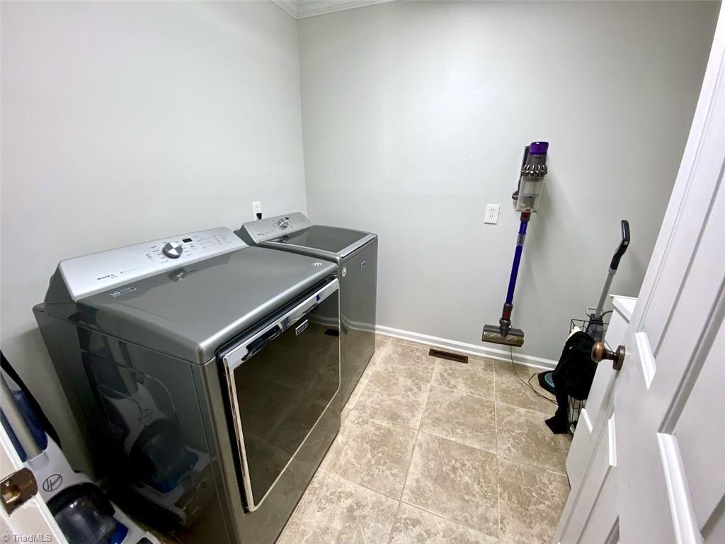 8045 Lasater Road Clemmons, NC 27012 - Photo 25 of 27 Laundry on Main Level