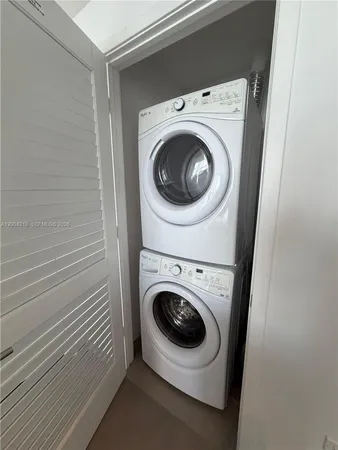 $4,300 | 68 Southeast 6th Street, Unit 2506, Miami, FL 33131