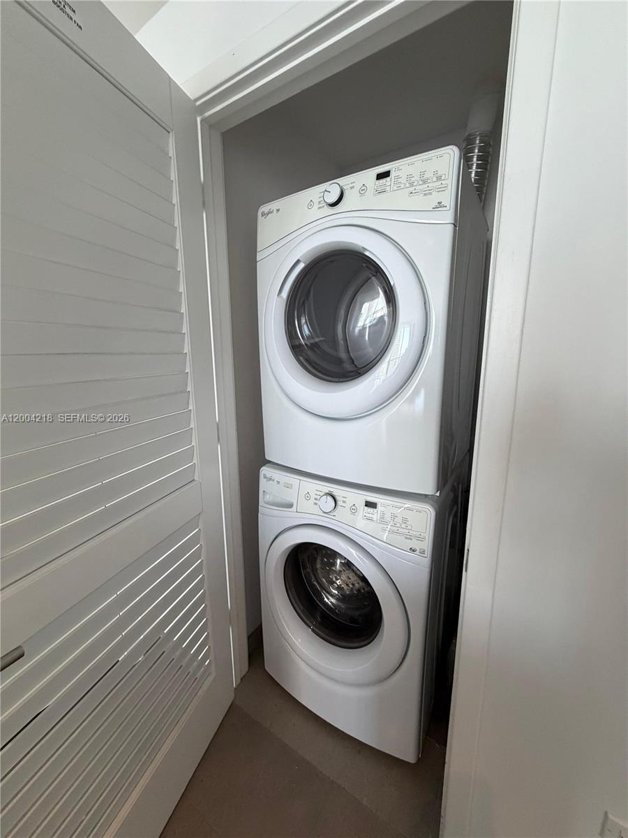 68 Southeast 6th Street, Unit 2506 Miami, FL 33131 - Photo 9 of 16 a utility room with dryer and washer