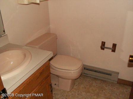 265 Decker Road Bushkill, PA 18324 - Photo 6 of 9 Bath