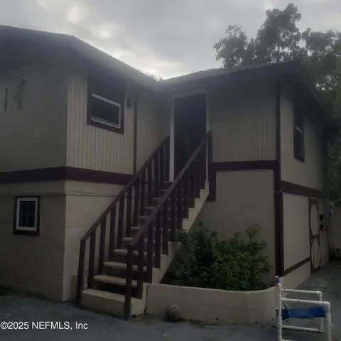 a view of entryway and hall