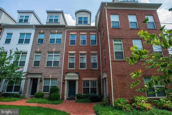 $4,800 | 412 North Thomas Street, Arlington, VA 22203