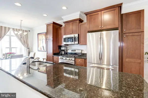 $4,800 | 412 North Thomas Street, Arlington, VA 22203