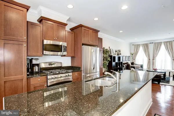 $4,800 | 412 North Thomas Street, Arlington, VA 22203