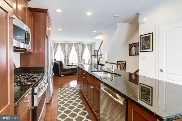 $4,800 | 412 North Thomas Street, Arlington, VA 22203