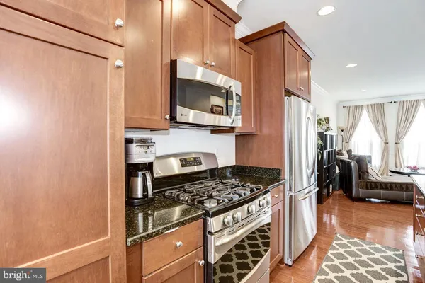 $4,800 | 412 North Thomas Street, Arlington, VA 22203