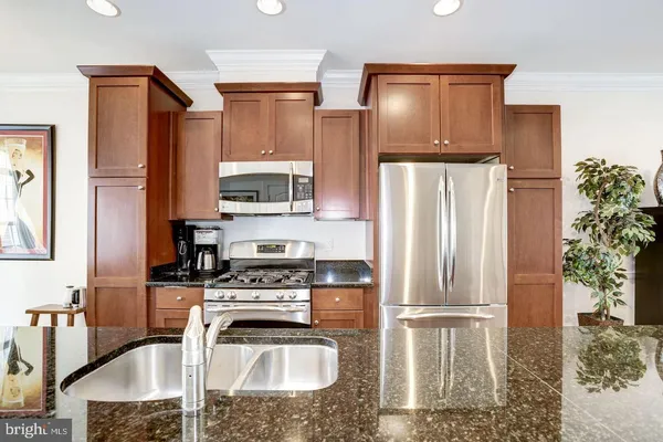 $4,800 | 412 North Thomas Street, Arlington, VA 22203