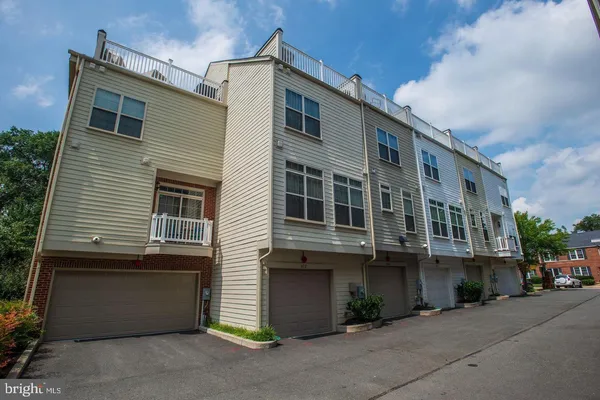 $4,800 | 412 North Thomas Street, Arlington, VA 22203