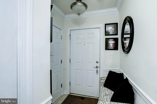 $4,800 | 412 North Thomas Street, Arlington, VA 22203