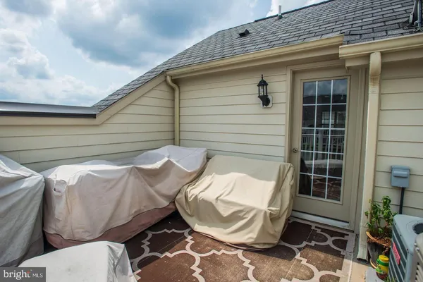 $4,800 | 412 North Thomas Street, Arlington, VA 22203