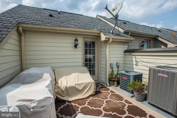 $4,800 | 412 North Thomas Street, Arlington, VA 22203