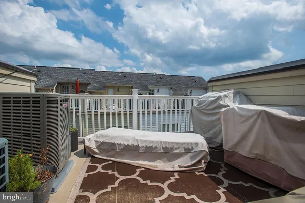 $4,800 | 412 North Thomas Street, Arlington, VA 22203