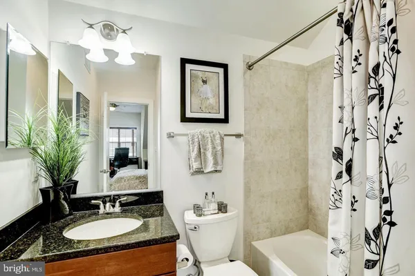 $4,800 | 412 North Thomas Street, Arlington, VA 22203