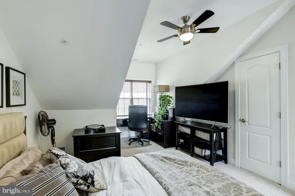 $4,800 | 412 North Thomas Street, Arlington, VA 22203