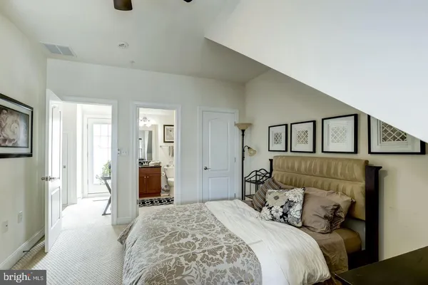 $4,800 | 412 North Thomas Street, Arlington, VA 22203