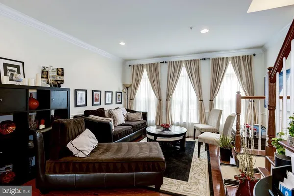 $4,800 | 412 North Thomas Street, Arlington, VA 22203