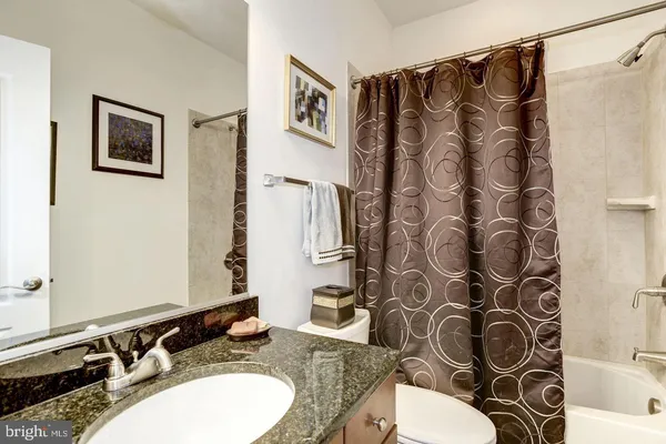 $4,800 | 412 North Thomas Street, Arlington, VA 22203